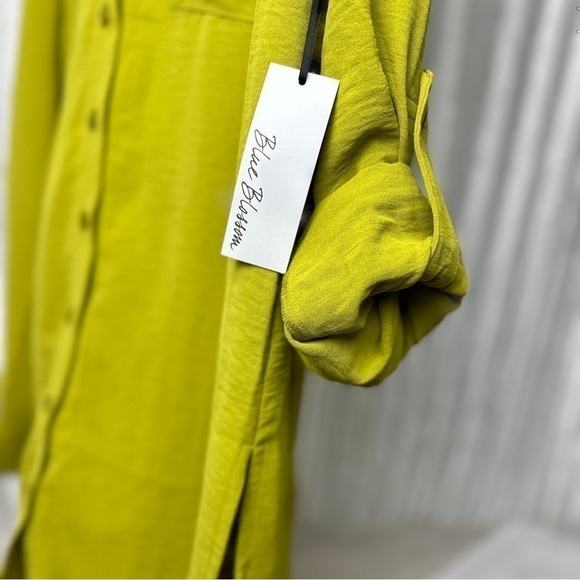 Blue Blossom Women’s Avocado Green Button up Blouse with slits on each side​ - Picture 7 of 10